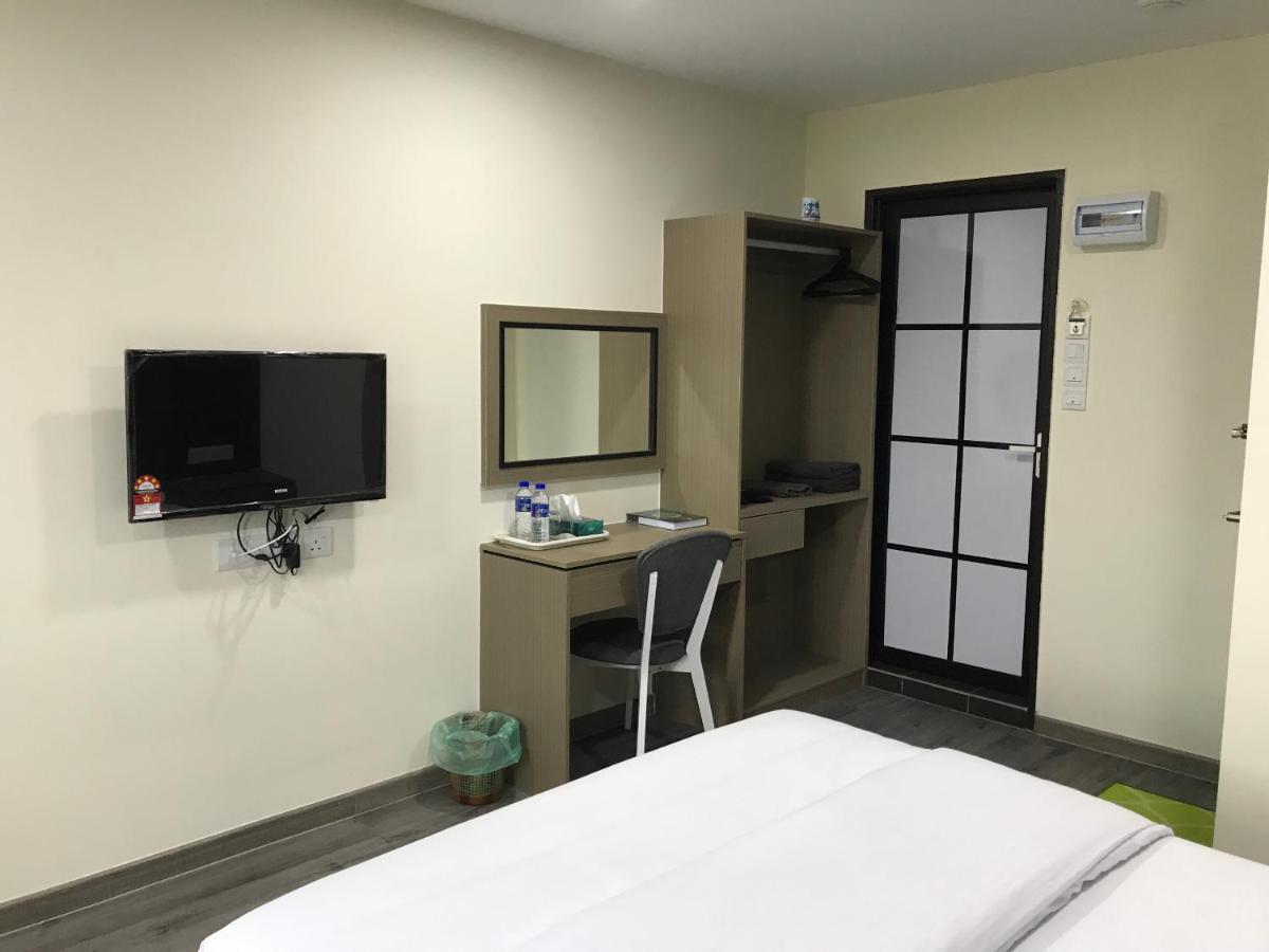 Oyo 90506 Z Stay Inn Hotel Simpang Renggam Luaran gambar