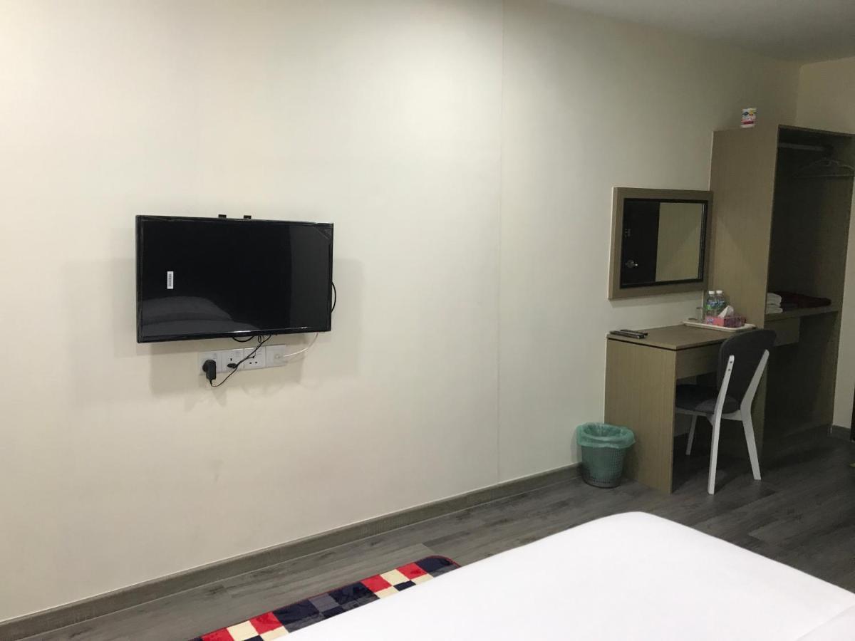 Oyo 90506 Z Stay Inn Hotel Simpang Renggam Luaran gambar