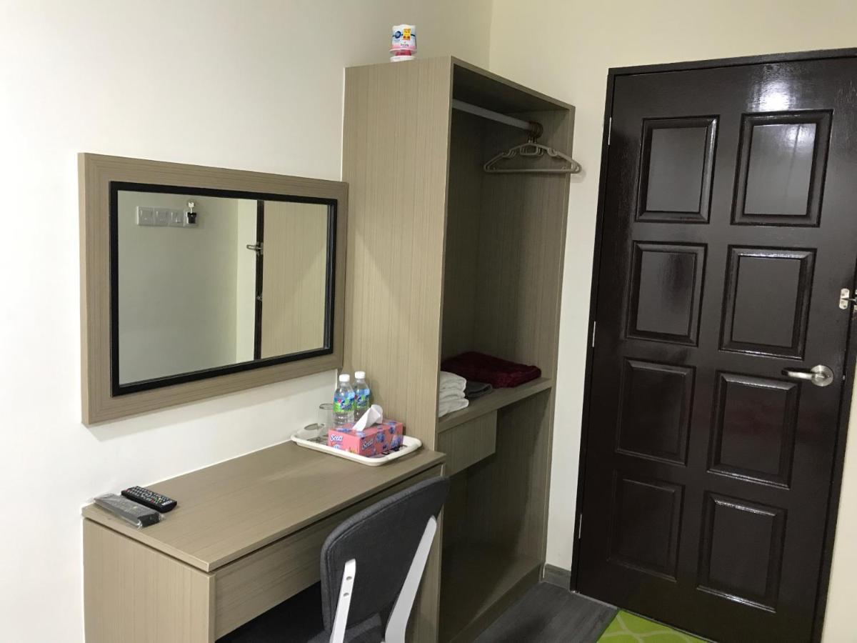 Oyo 90506 Z Stay Inn Hotel Simpang Renggam Luaran gambar